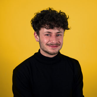 Thomas Edwards's headshot with smile